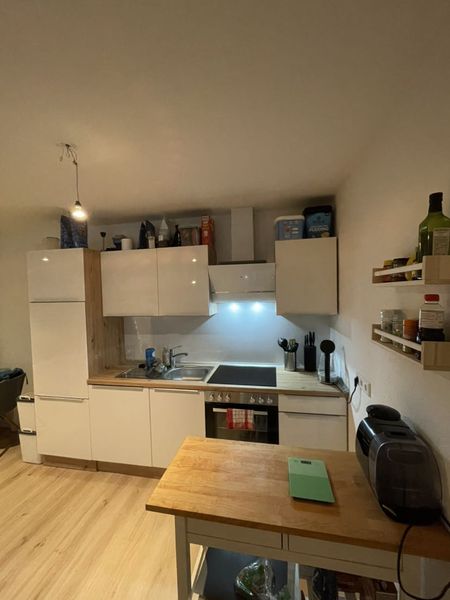 Kernsanierte 2 Zimmer Souterrain Wohnung mit Tiefterrasse und Einbauküche in Rödermark